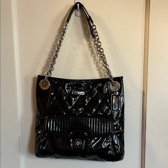 Beautiful Coach Poppy Black Quilted Patent Leather Shoulder Bag - Picture 2 of 13